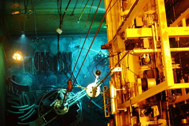 corte bajo agua de los componentes internos del reactor nuclear de zorita